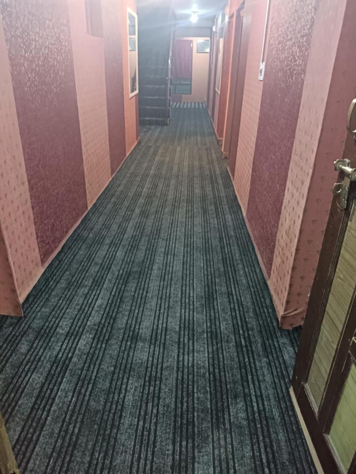 Hotel Regency Srīnagar Exterior foto